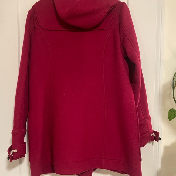 Roots wool pea coat winter jacket. Beautiful raspberry color. Size Large (L) - Picture 2 of 11